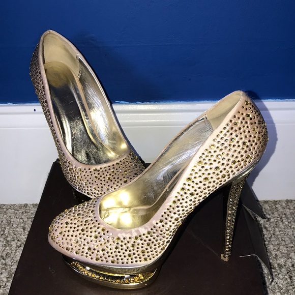 Heels - Picture 2 of 5